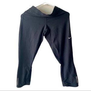 Nike Dri Fit mid rise Capri leggings M